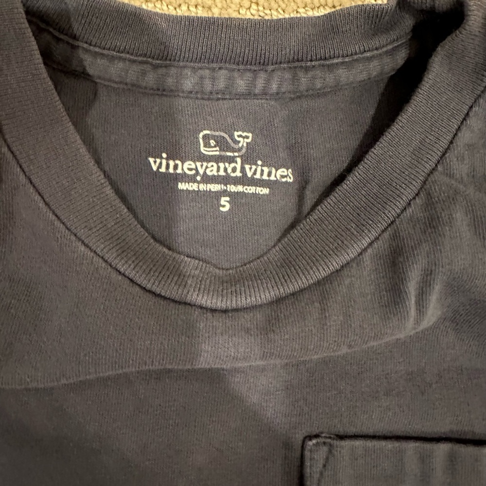 Kids Navy Vineyard Vines Whale T-Shirt. size 5 - Picture 2 of 3
